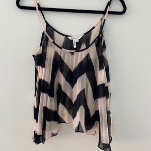 Loose Geometric Crop Top